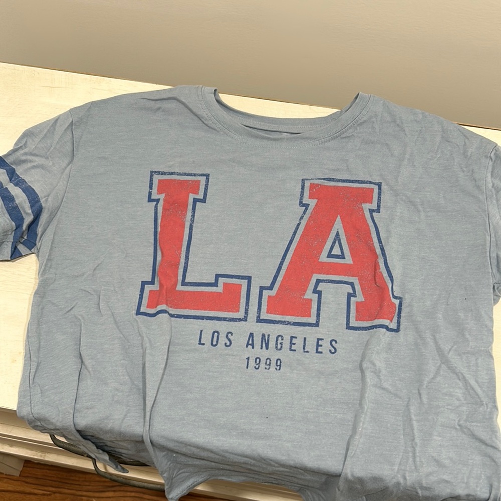 Size medium cropped LA Los Angeles blue shirt